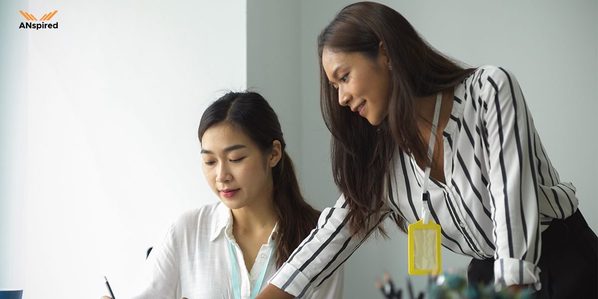 2 women conversing in a coaching therapy